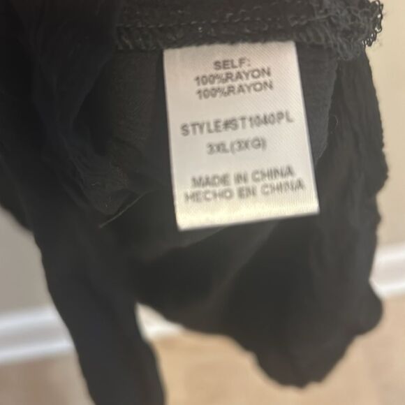 GeeGee Collared V Neck Button Up Black Top. Size 3XL NWT - Picture 5 of 5